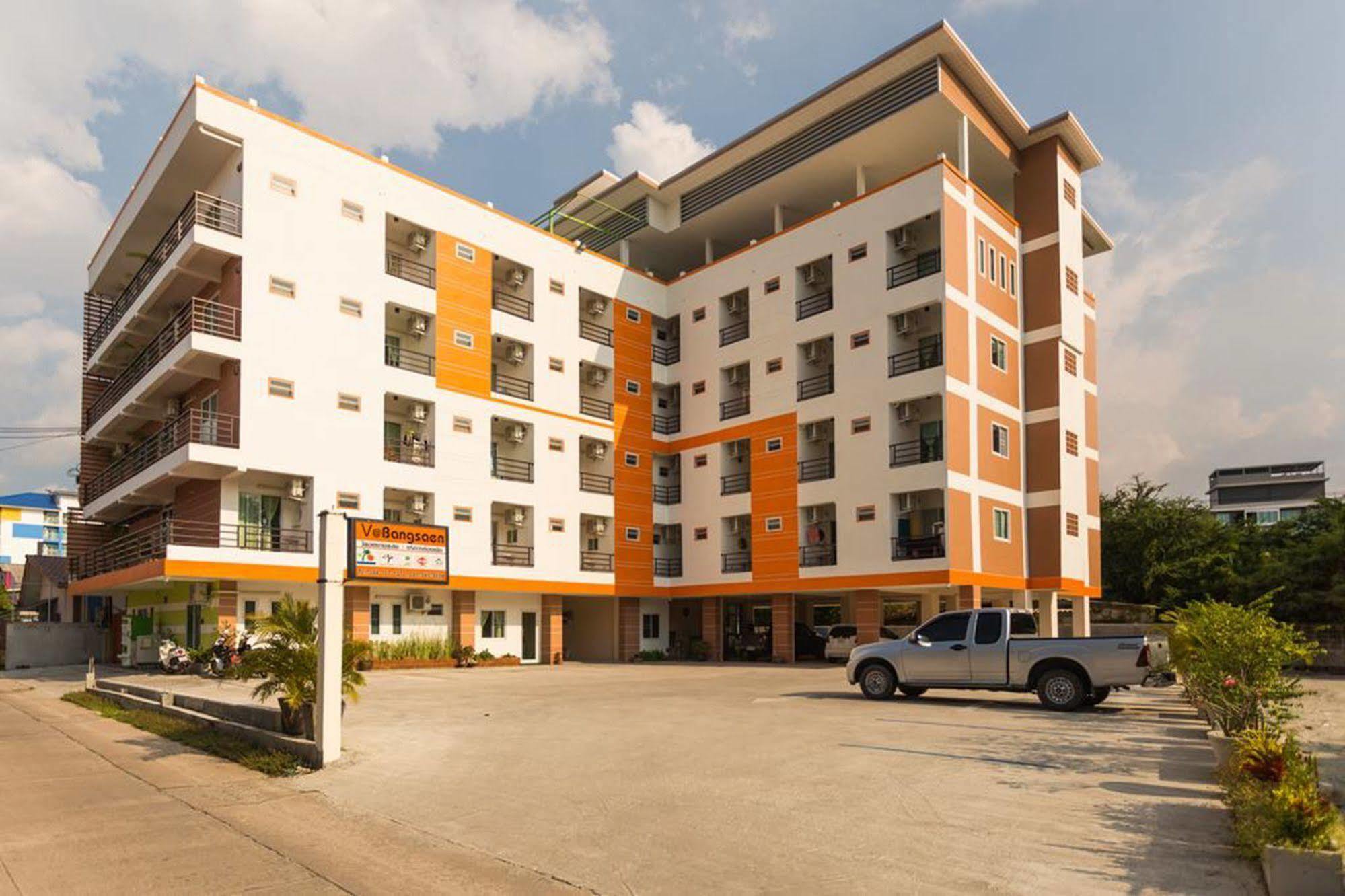 V At Bangsaen Hotel Exterior photo